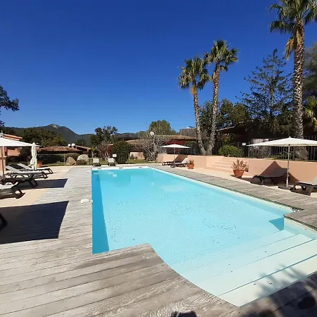 Pinarello Climatisee Avec Piscine Chauffee Дом отдыха *