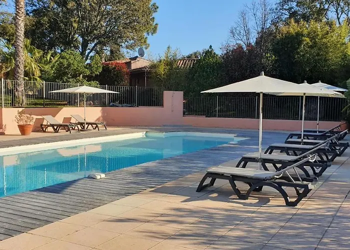 Pinarello Climatisee Avec Piscine Chauffee Casa de Férias