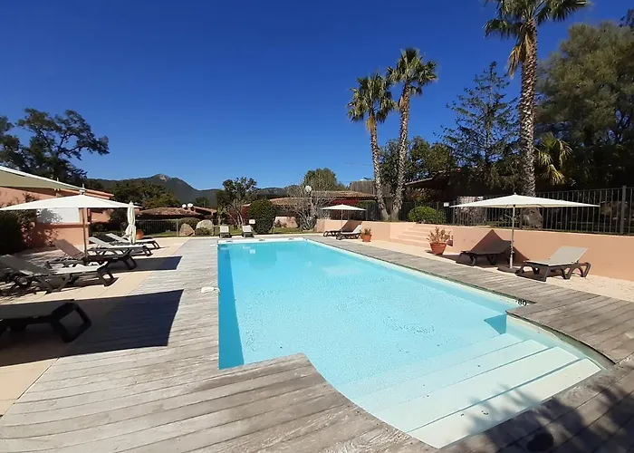 Pinarello Climatisee Avec Piscine Chauffee Casa de Férias *