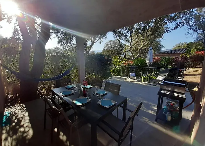 Pinarello Climatisee Avec Piscine Chauffee Casa de Férias *