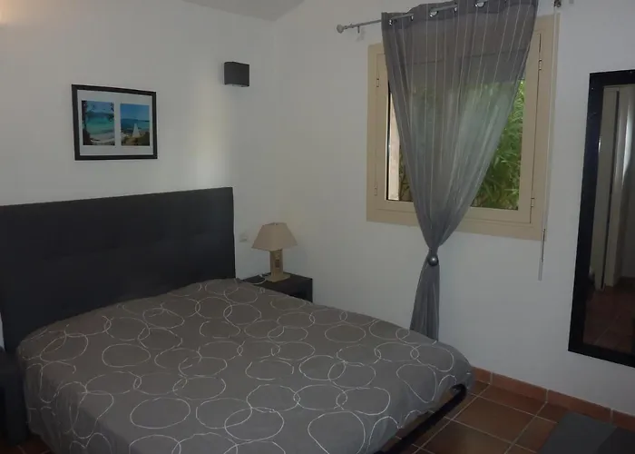 Pinarello Climatisee Avec Piscine Chauffee Casa de Férias *