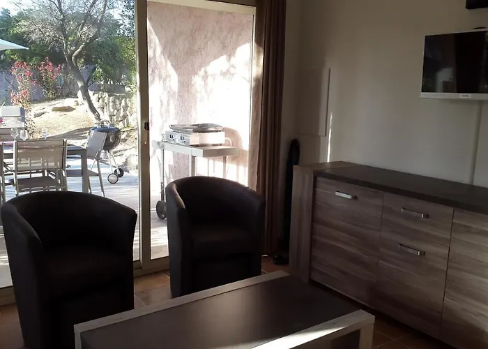 Pinarello Climatisee Avec Piscine Chauffee Casa de Férias Sainte-Lucie de Porto-Vecchio